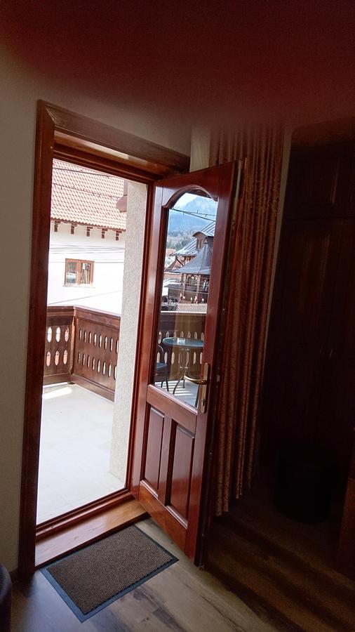 Pensiunea Manidum Busteni Luaran gambar